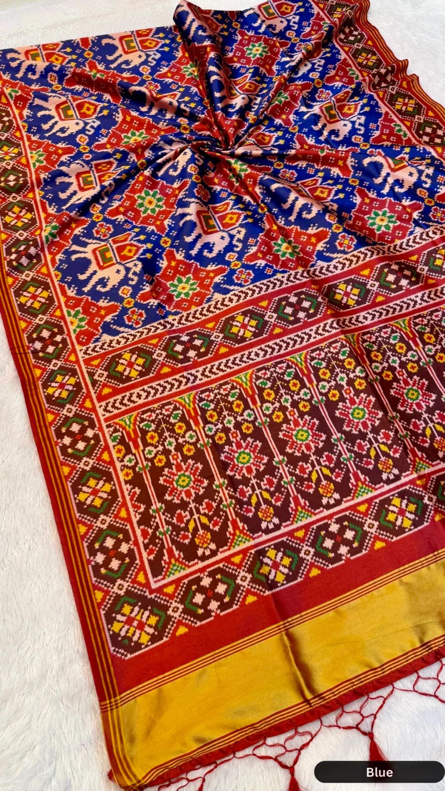 Traditional & Stylish Saree - Image 4